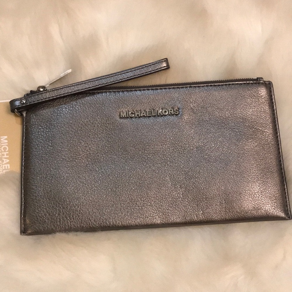MK “BEDFORD LG ZIP CLUTCH” WRISTLET